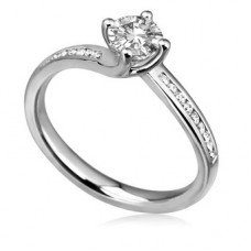 Igl Certified 0.75ct Si1/g Round Diamond Shoulder Set Ring