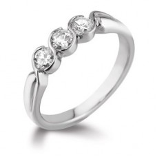 Stylish Round Diamond Trilogy Ring