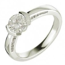 Round Diamond Ring With Side Set Diamond Shoulders
