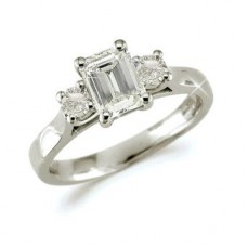 0.50ct Si/e Emerald & Round Diamond Ring