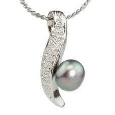 Round Diamond And Pearl Pendant