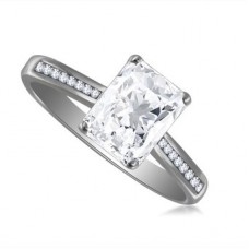 Emerald Diamond Shoulder Set Ring