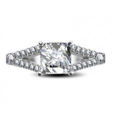 0.85ct Si1/g Princess Diamond Shoulder Set Ring
