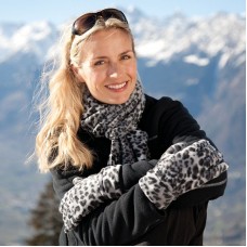 Result Winter Essentials Adult's Snow Leopard Scarf And Glove Set1